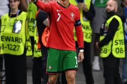 九游娱乐-包含C罗回归赛场，逆转首场状态亮眼，快船观众沸腾！的词条