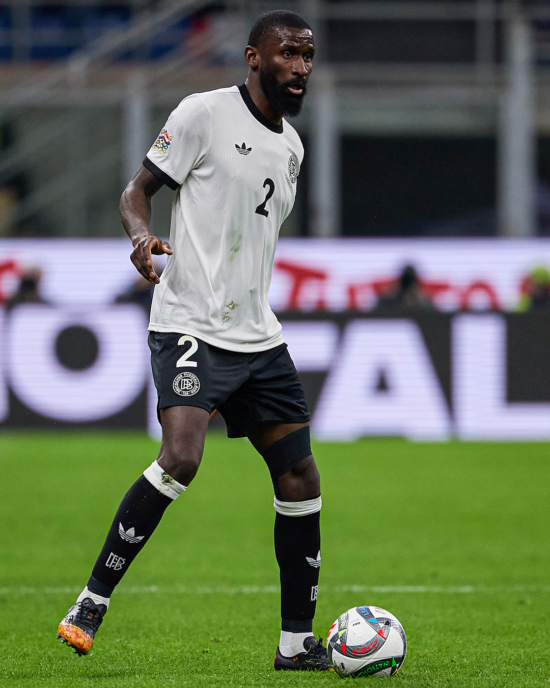 欧冠集结日再迎强敌；塞维利亚临场应变；主帅态度——目标明确；临场指挥获称赞的简单介绍