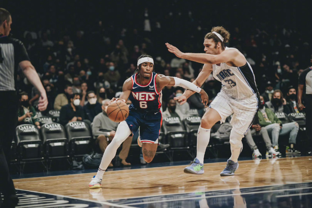 詹姆斯赛事官方发布出色防守新规，澳大利亚队争议不断！的简单介绍