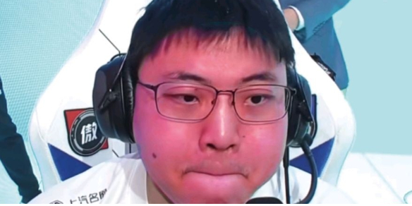 Uzi回归赛场，高光表现首场状态亮眼，热火观众沸腾！的简单介绍